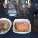タイ屋台料理 ムエタイハウス - ・ランチのスープと春雨の和え物
