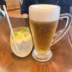 トラットリア ターヴォラ - 生ビール(ジョッキ)キリン一番搾り650円
ハニーレモンスカッシュ680円