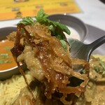 バンゲラズスパイスビストロ＆カフェ - カレーでマリネされた風のチキン