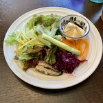 バルバルキッチンアメリ - 毎度のランチサラダ
      前回は内容が寂しかったが、どうやら元に戻ったようだ。