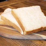 GRANDE Cafe - 高級生食パンを使用したぜいたくなサンドです。