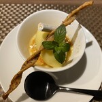 ビストロ ウエノ ニバンチョウ - ココナッツのクリームブリュレと台湾パイナップルソルベ