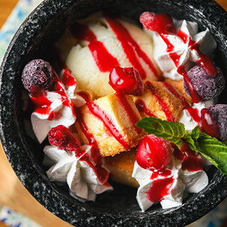 作り立てでしか味わえない、窯焼きデザートにも注目！