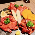 焼肉 ニクラボ - 切り落としタンはかなり良かったです！左手前