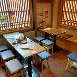 【2階3階は落ち着いたテーブル】