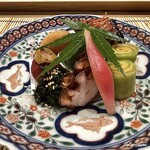 御料理 寺沢 - 金時草の胡麻和え､蛸の番茶煮､酢取り茗荷､胡瓜の海鞘巻､塩トマトの白味噌田楽､帆立貝柱のおかき揚げ､鱸のつけ焼に青梅の梅酒煮