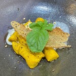そば くら富 - 退院祝いのイタリアン「蕎麦粉と南瓜のニョッキ、蕎麦粉とチーズの煎餅添え、パルミジャーノ•レッジャーノ生クリームとバターのソース」は非売品サービス