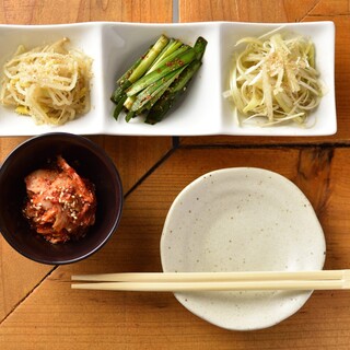 Taste changes with sauce, condiments, and panchan! “Itton-ryu” is the way to keep you from getting bored.