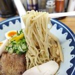 Mendokoro Komatsunagi - バジルとか絡んじゃう自家製麺♪