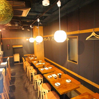 5 minutes walk from the west exit of Ebisu Station. A modern Japanese interior with a calm atmosphere♪