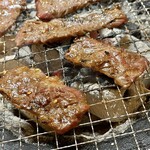 焼肉やっちゃん - 炭火で…