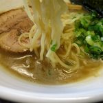 麺肴 よしず - 濃厚醤油らーめんの麺