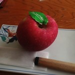 津軽南田温泉 アップルランド - お部屋の冷蔵庫には林檎がウエルカムスイーツとしていました