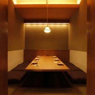 「和」4名様個室空間。プライベートな会食や接待にどうぞ。