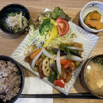 Rokabo Kafe Anzu - 週替わりランチ（鶏もも肉と彩野菜の黒酢あんかけ）