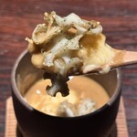 YAKITORI 燃 es - はなびらたけのコリコリ食感と鳥のビスクで前菜から唸ります！