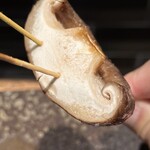YAKITORI 燃 es - しっかり火は入るも原型のまま椎茸の旨味過積載！