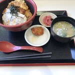 Gohandoki - これで890円。漬け物が美味かっ次は２倍、唐揚げたっぷりで食べてみたいわ。た。味噌汁も美味かった。
