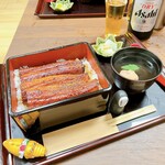 Unagi Nosuke - ご飯は少なめです
                      開けた時のインパクトはあまりない