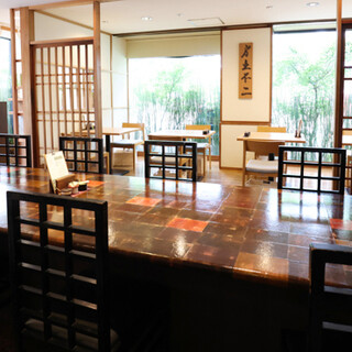 A modern Japanese space perfect for young people making their debut at a soba restaurant and families.