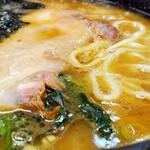 ラーメン 杉田家 - ラーメン並(近景)