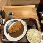 とんかつ まるや 極 - 辛口カツカレー定食（ご飯小）