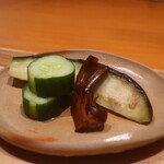 日本料理 幸庵 - 山葵の茎の醤油漬け、胡瓜と水茄子の漬物