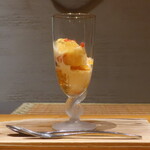 日本料理 幸庵 - 桃、マンゴー、バニラアイスのコアントロージュレがけ