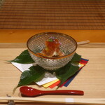 日本料理 幸庵 - 車海老、無花果、芋茎の加減酢ジュレ掛け