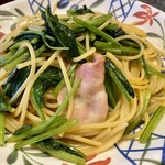 あっぷるぐりむ - ほうれん草とベーコンパスタ(サラダ付き)@1,150円
