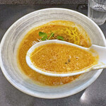 石山商店 - 思いの外スパイシーでパンチの有る味のスープ
