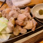 長門焼鳥 水炊き ふくの鳥 - 長州とりの鍬焼き 柚子胡椒 770円