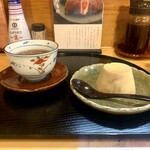とんかつ一幸 - 食後のデザート♡
      ほうじ茶とアロウカナ・ババロア♡