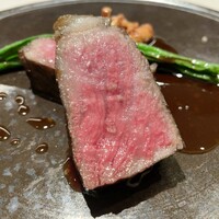 L'ETERRE - 淡路牛のサーロインの炭火焼き インゲン豆とジロール茸のバター・ソテー シェリー・ビネガー（ペドロヒメネス）のソース