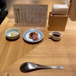 日本橋海鮮丼 つじ半 - 最初のセッティング