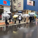 日本橋海鮮丼 つじ半 - まあ、並びますよ。この店は