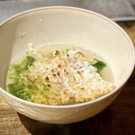 温石 - 浜名湖の青海苔の汁掛け煎餅ごはん。
      もう定番になりつつありますね！
      青海苔とお焦げ、香りでいただく一杯(^^)