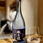 温石 - こちらは磯自慢の地元限定醸造、「大井川の恵み」。
      思ったよりもふくよか。
      温石さんに、磯自慢は欠かせません(^^)