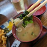 天ぺい - 味噌汁は麩とワカメ、小ネギのシンプルな構成