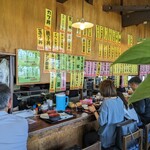 天ぺい - ほぼ満員の店内