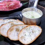 食べ飲み放題 焼肉ダイニング ちからや - チーズフォンデュ（480円）＋バケット（150円）