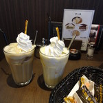Shirubia Kohi Ten - コーヒーシェイクとバナナシェイク＋サービスのあられ