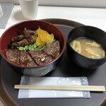 泉味亭 - 北海道産和牛カルビとランプサイコロステーキ丼1980円