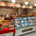 GRANNY SMITH - 京王線新宿駅の改札口すぐ近く、
                        京王百貨店のアップルパイ屋さん\(°▽°)/
                        
                        移転したばかりで店内装飾もまだ途中のようで、
                        「これから可愛くなっていくところなんですー！」
                        とのこと。