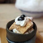 SATO-YA - 八海山吟醸アイス　とても上品な甘味。バームクーヘンとの相性バッチリ。