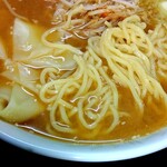 陣屋 - ワンタン入り味噌ラーメン　(麺＆ワンタン)