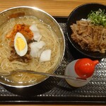 カルビ丼とスン豆腐専門店 韓丼 - 韓国冷麺＋カルビ丼（小）