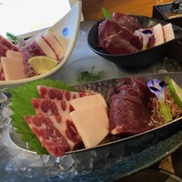 馬桜 下通り店 - 馬刺し4種盛り