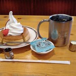 Komeda Kohi Ten - アイスコーヒーとミニシロノワール
