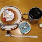 Komeda Kohi Ten - アイスコーヒーとミニシロノワール